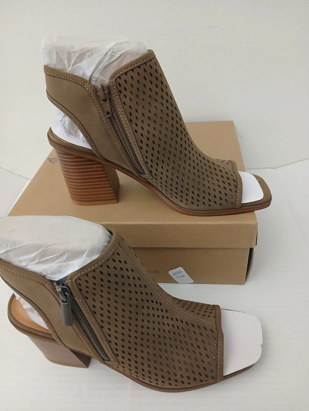 Indigo Id Size 8 Open-toe  Heels Peep Toe Booties $25